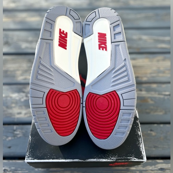 Air Jordan 3 Retro White Ciment - Picture 10 of 11